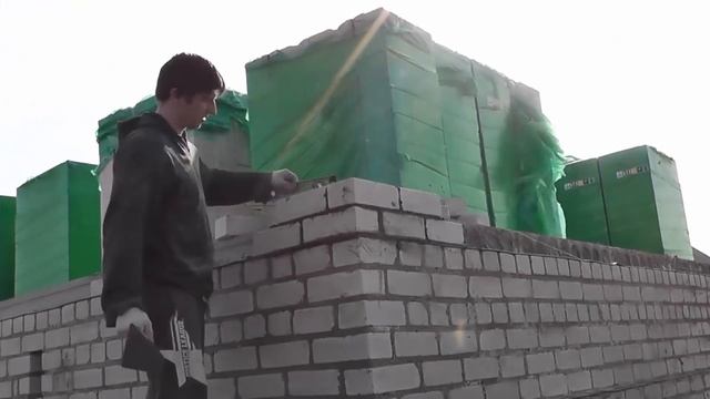 Подготовка цоколя под кладку стен из пеноблоков, обкладка, работа с уровнем. смотреть онлайн