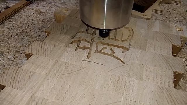 Инкрустация торцевой разделочной доски иероглифом смотреть онлайн