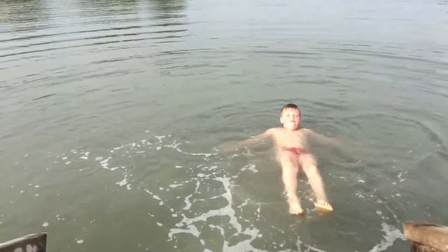 Как я купаюсь в басейне смотреть онлайн