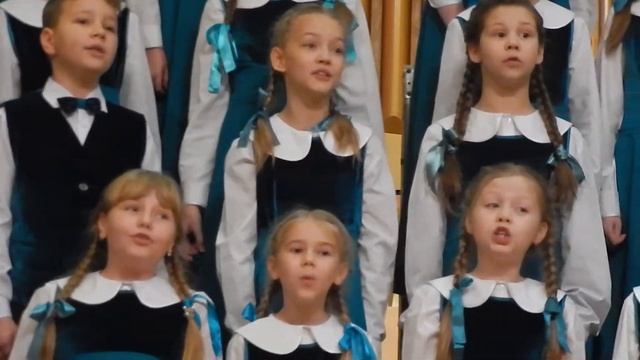 "Превратиться в мелкий дождик" Средний хор ДМХШ "Пионерия" им. Г.А.Струве смотреть онлайн