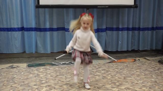 София Тихомирова (5 лет)- На празднике "Мамин день". смотреть онлайн