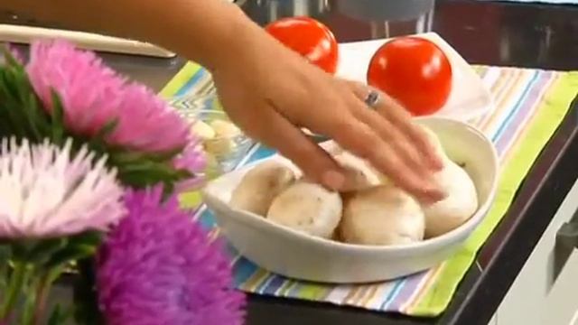 Яйца в томатно-грибном соусе