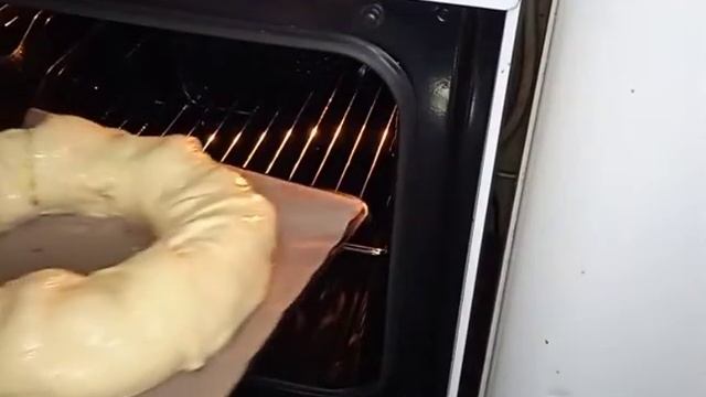 ПИРОГ С КАПУСТОЙ, ПИРОГ С ФАРШЕМ И СЫРОМ... Пробуйте, готовьте и приятного аппетита смотреть онлайн