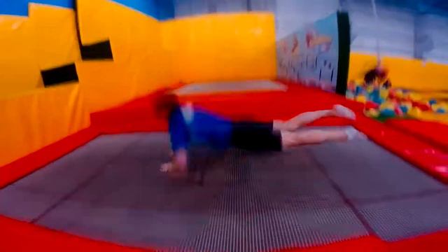 Батутный Центр " Полёт" смотреть онлайн