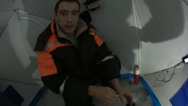 ПЕРВАЯ НОЧНАЯ РЫБАЛКА НА ЛЕЩА. 24.12.2022 смотреть онлайн