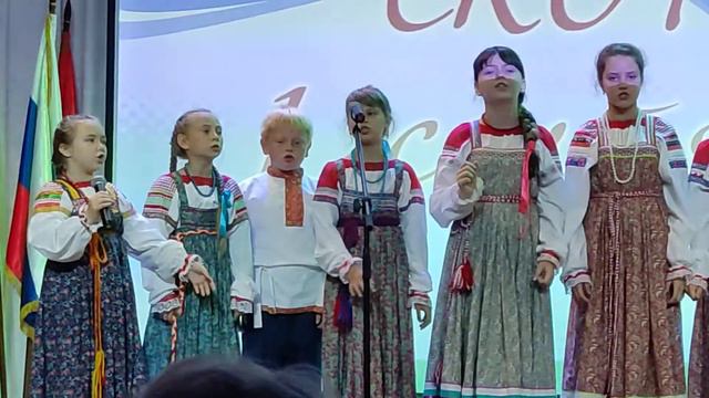 Новосибирская обл. пос. Краснообск фолькл.анс. Васильки р.н.п. "Как пошли наши подружки" смотреть онлайн