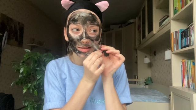 Проверяем угольную маску-плёнку от чёрных точек! Что случилось с моим лицом? смотреть онлайн