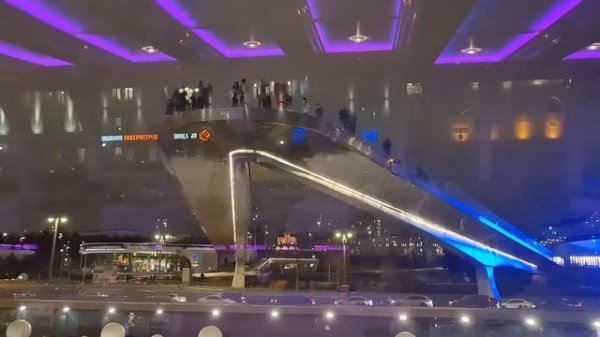 Прогулка на кораблике Radisson Royal первого класса по Москве-реке.