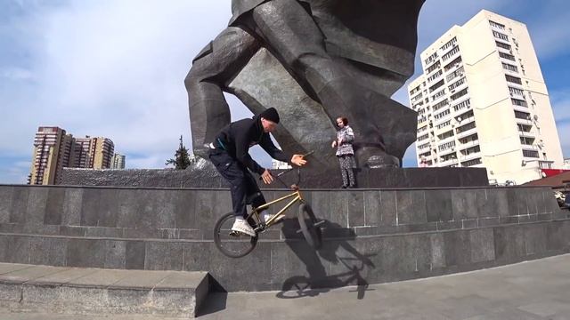 Опасные трюки на бмх... смотреть онлайн