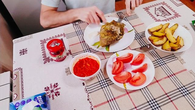 Лопатка свиная запечённая в духовке с приправой и чесноком смотреть онлайн