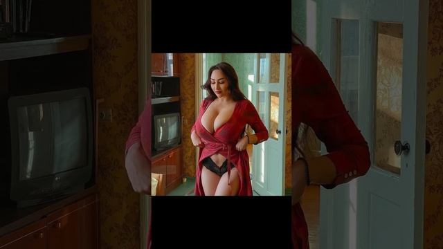 Louisa Khovanski | Biography Video | Ukrainian Model | Wiki Facts