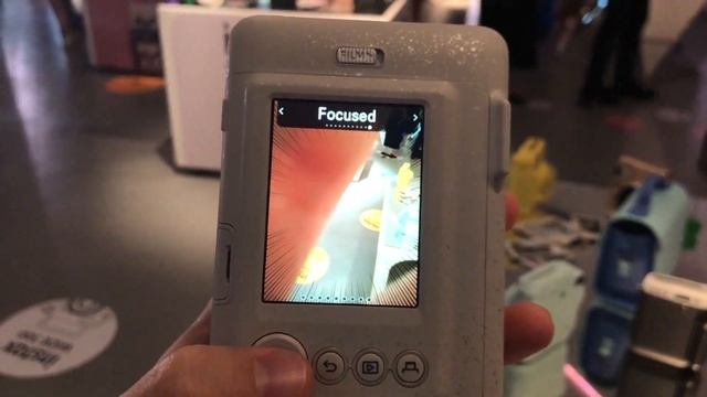 Recensione Fujifilm Instax mini LiPlay | Fotocamera ibrida mini! Anteprima italiana a Milano смотреть онлайн