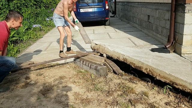 Как выровнять дорожную плиту. смотреть онлайн