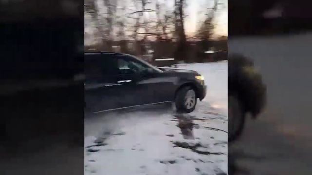 snow fun with an Infiniti fx35 смотреть онлайн