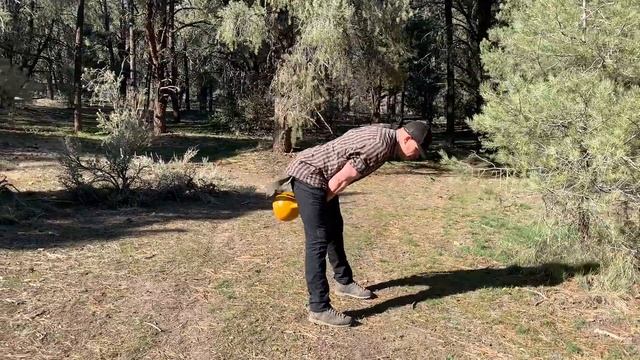 Kettlebell hard vs soft style single arm swing. смотреть онлайн