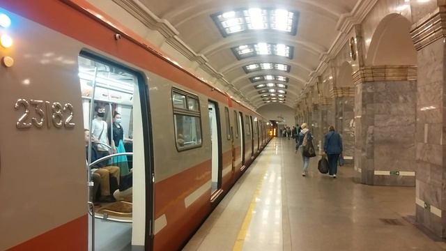 81-722/723/724.1 Юбилейный На станции Кировский завод Видео 28 авг. 2021 г. смотреть онлайн