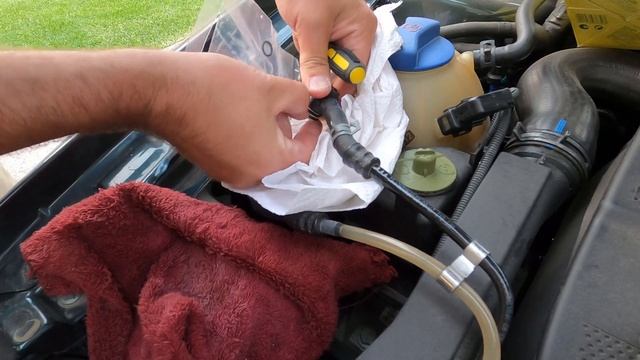 How to Change a VW TDI Fuel Filter 1.9 ALH diesel смотреть онлайн