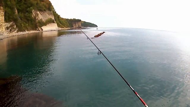 Рокфишинг на Чёрном море. Пришли за карасем, поимали луфаря. смотреть онлайн