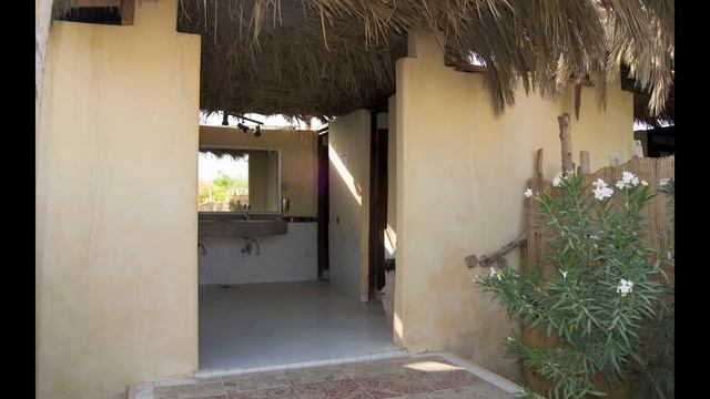 Sharks Bay Umbi Diving Village Hotel & Resort смотреть онлайн