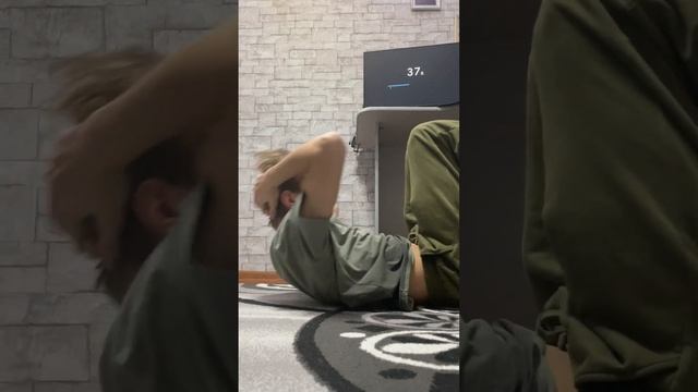 Задание от Зеленой свечи - Скручивание к согнутым ногам 21. Выполнено смотреть онлайн