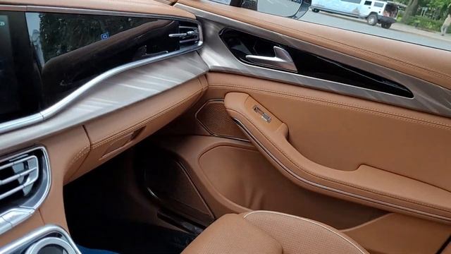 Hongqi H9 в Санкт-Петербурге ждёт нового хозяина