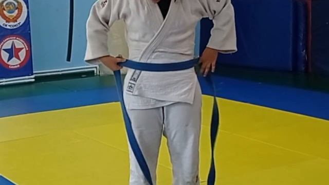 ДЗЮДО Как завязывать пояс кимоно. JUDO is like tying a kimono belt. 柔道は着物の帯を結ぶようなものです。 смотреть онлайн
