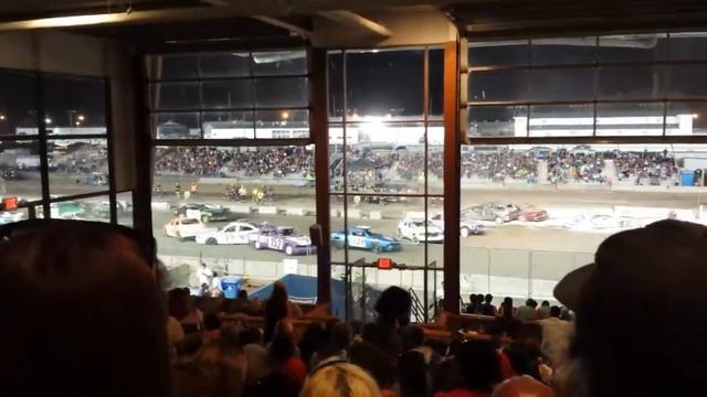 Demo Derby with an Angry Birds Car смотреть онлайн