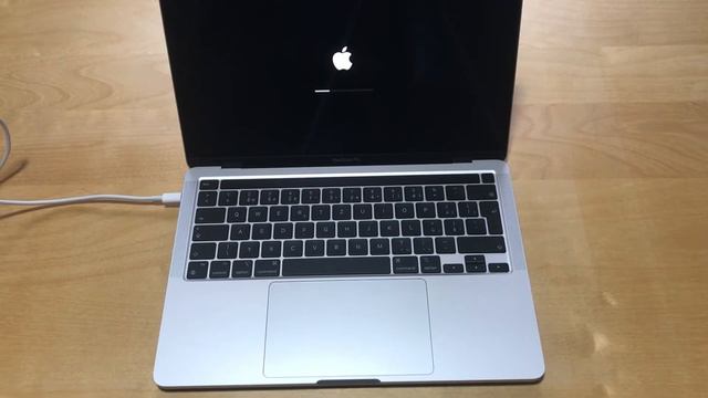 Nejlevnější Apple Macbook Pro 2020 s M1 procesorem. Unboxing, 1.zapnutí, srovnání s Macbook Pro 201