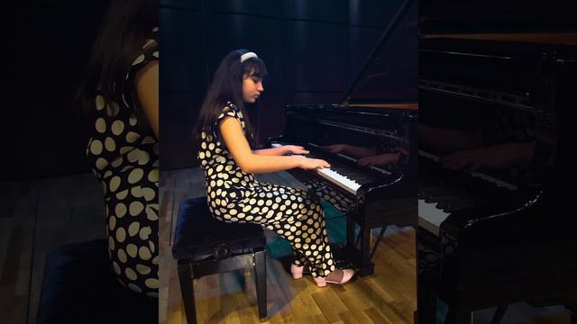 SADIQOVA SEVIL – Cадыгова Севиль, Yuri Vesnyak - "Actress" (Юрий Весняк – “Актриса") смотреть онлайн