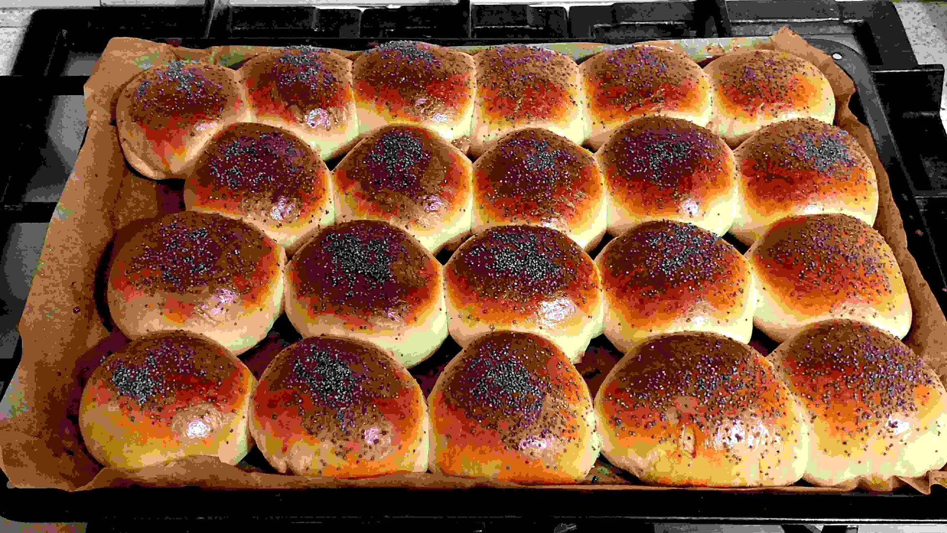 СДОБНЫЕ БУЛОЧКИ СО СЛАДКИЙ НАЧИНКОЙ смотреть онлайн