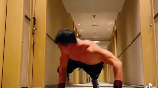 Тренировка для дома//Отжимания??️♂️ смотреть онлайн