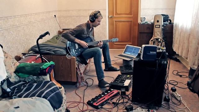 Soundscape 04 - (ambient drone Godin guitar, Boss RC-50 looper, Roland vg-88 gr-33).mp4 смотреть онлайн