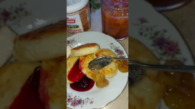 Как я подаю сырники ?. Дуже смачно?. смотреть онлайн