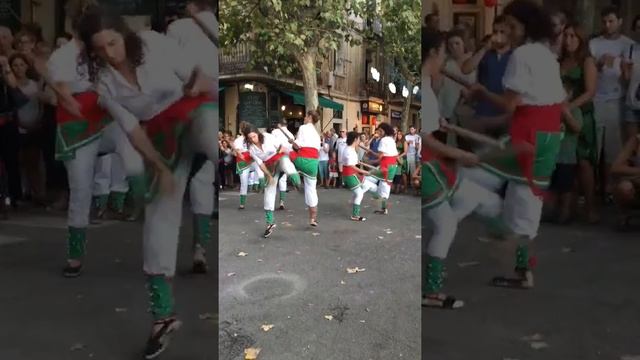 Главный праздник района Сантс Барселоны. 23.08.2015 смотреть онлайн