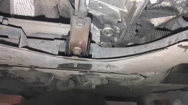 Замена масла в коробке Рено Меган 2 Сценик 2 бензин 1.6 16V k4m/ Заводское масло Рено / Автофактор смотреть онлайн