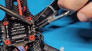Виправляю пайку моторів FPV дрона до регулятора обертів. Як паяти якісніше.