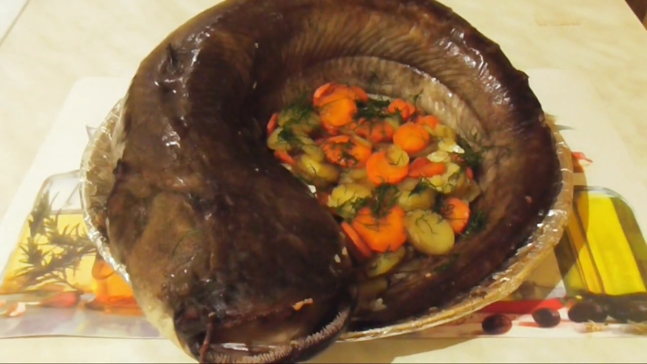 Сом запеченный в духовке