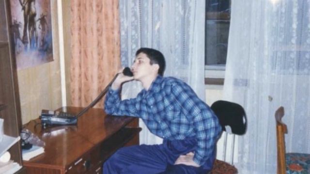 Астраханский Парень Стал Популярен В Социальных Сетях Из За Своих Фотографий Из 90 Х смотреть онлайн
