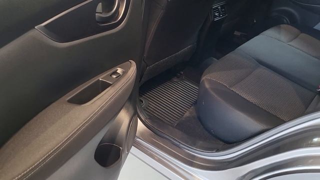 2019 Nissan Qashqai S FWD CLEAN CARFAX BLIND SPOT APPLE CARPLAY CPO ONLY 30K KMS смотреть онлайн