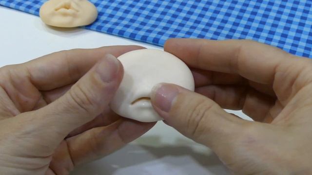 MODELING A TINY MOUTH TUTORIAL | COMO MODELAR BOQUITAS смотреть онлайн