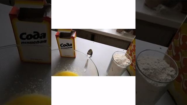 Шарлотка с замороженными яблоками ? смотреть онлайн