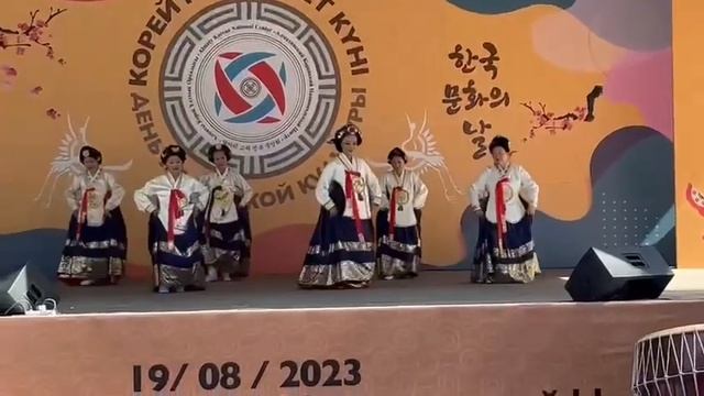 Корейский традиционный дворцовый танец Тапенмун смотреть онлайн