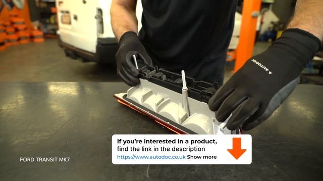 How to change a rear light on the FORD TRANSIT MK7 [AUTODOC TUTORIAL] смотреть онлайн