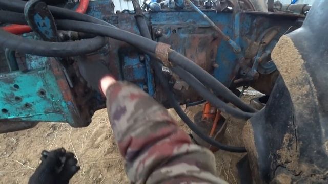 старый трактор ЮМЗ 6 (1978 г.в.)\/снял двигатель\/old tractor YUMZ 6 (1978)\ / removed the engine смотреть онлайн