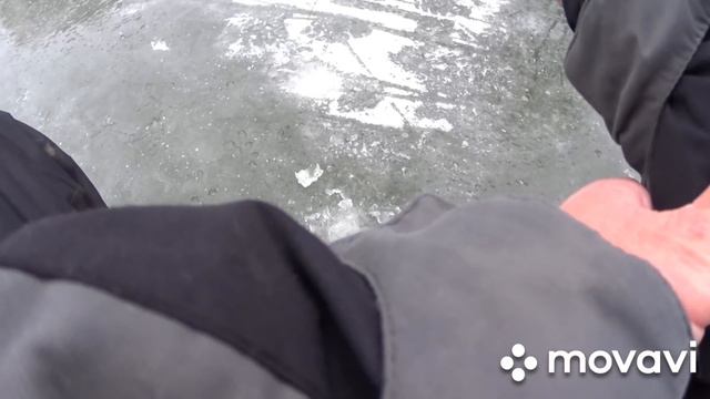 Рыбалка в городе зимой.Первый лёд. смотреть онлайн