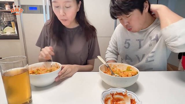 [Eng] 육아 브이로그 👼🏻👼🏻 | 하루 종일 옹알~옹알~! 그리고..쉽지 않은 응가 미션~ | 쌍둥이육아 | 육아일상 | 쌍둥이 VLOG | twins | baby | смотреть онлайн
