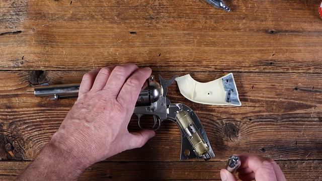 Loading CO2 in the Colt Peacemaker by Umarex смотреть онлайн