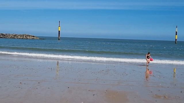 Sea Palling, Norfolk, UK in September. Северное море в сентябре. Восточное Побережье Англии. смотреть онлайн