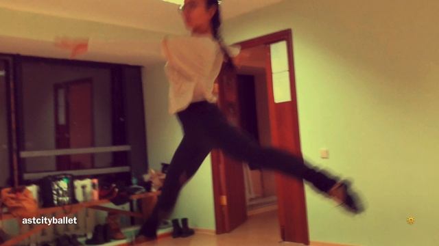 Life is happening now... #astcityballet October 2019.. смотреть онлайн