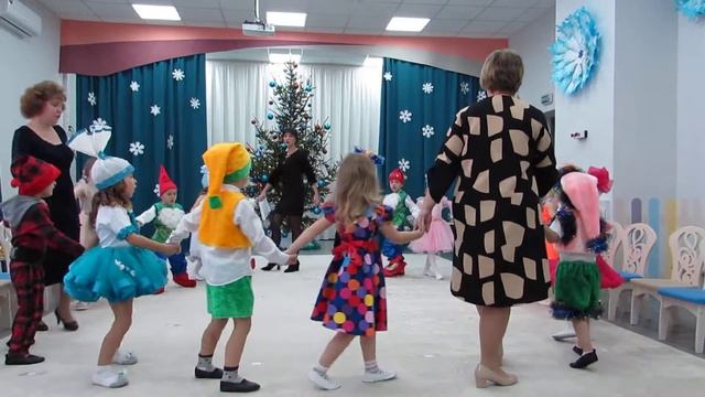 Встречаем Новый Год! Новогодний праздник для воспитанников среднего дошкольного возраста. Группа №5 смотреть онлайн